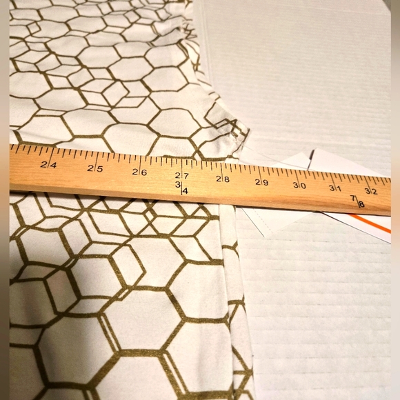 White Cyber Hex Flyweight Tee - Picture 7 of 10